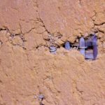 土壁の穴は早急に直すべき！DIY法とプロの補修を徹底比較
