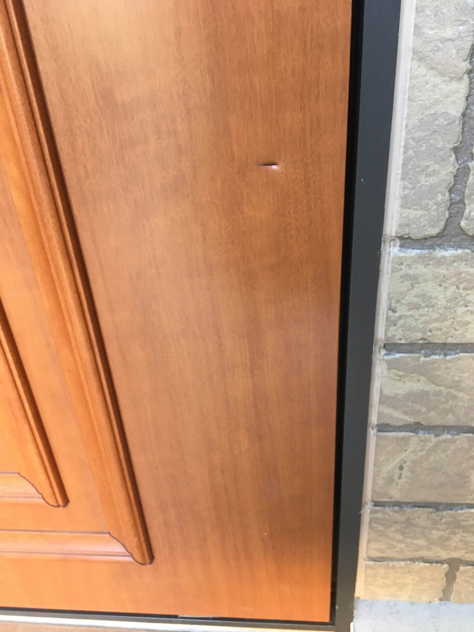 玄関ドアの補修