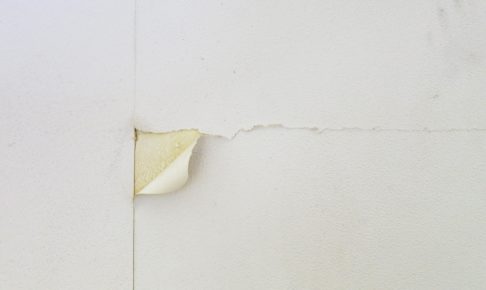 壁紙の継ぎ目をかんたん補修！道具と注意ポイントを詳しく解説