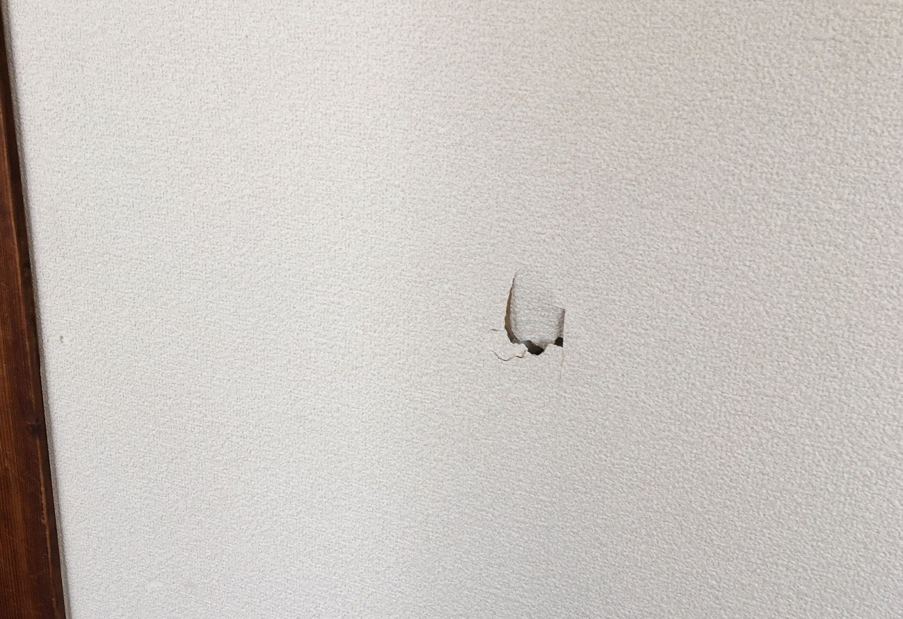マンションの壁紙に穴・剥がれが！修理法と費用を徹底解説